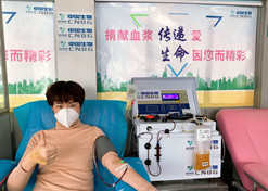 2020年，尊龙凯时人生就是搏中国生物率先提出康复者恢复期血浆救治危重患者的治疗方案和技术标准，全国掀起新冠肺炎康复者献浆热。